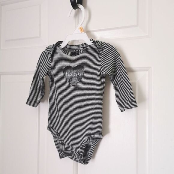 5/$10 Carter's long sleeve onesie size 3 m - Picture 1 of 4